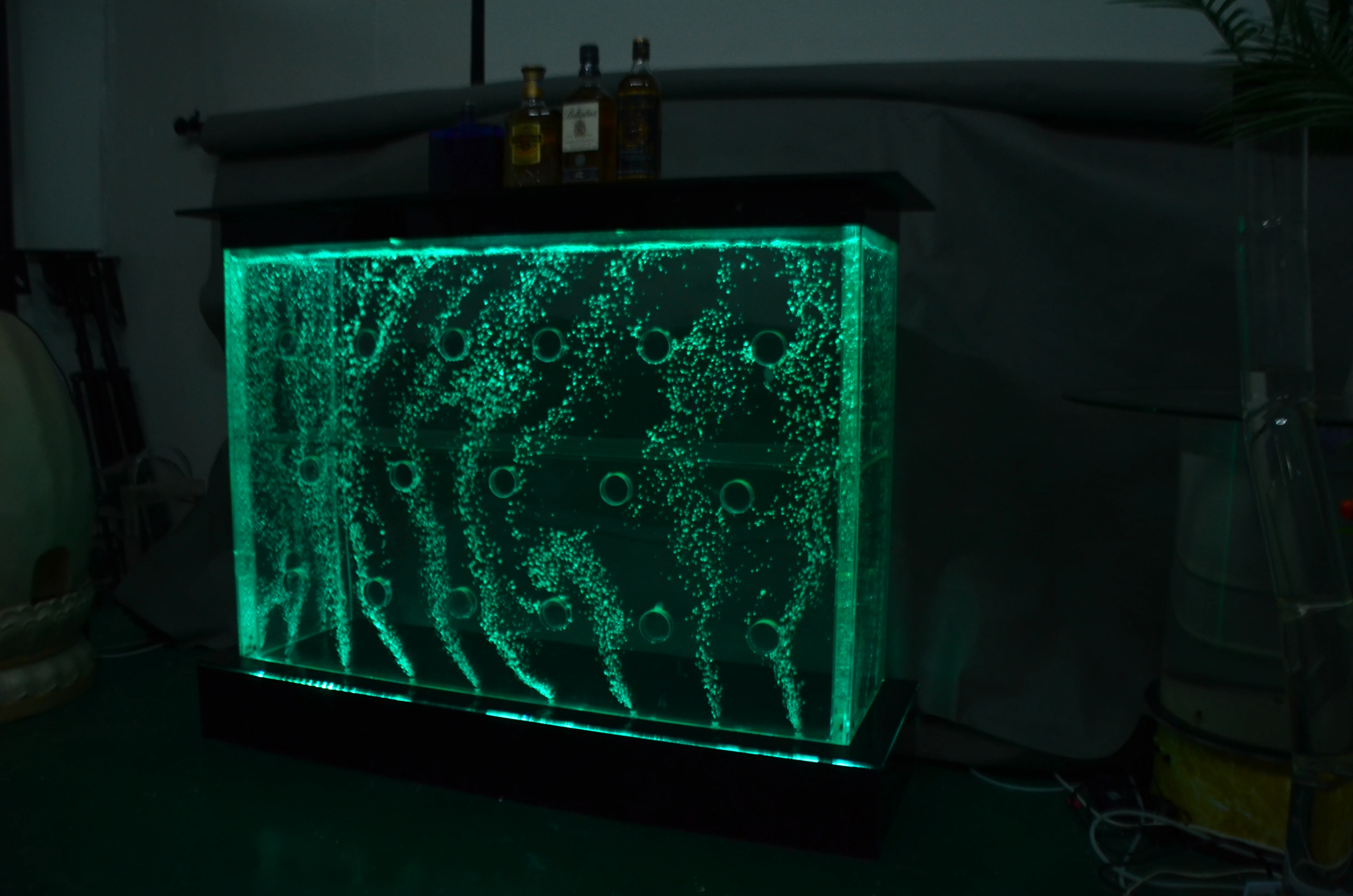 Manhattan Bar Bench Water Feature - Image 5