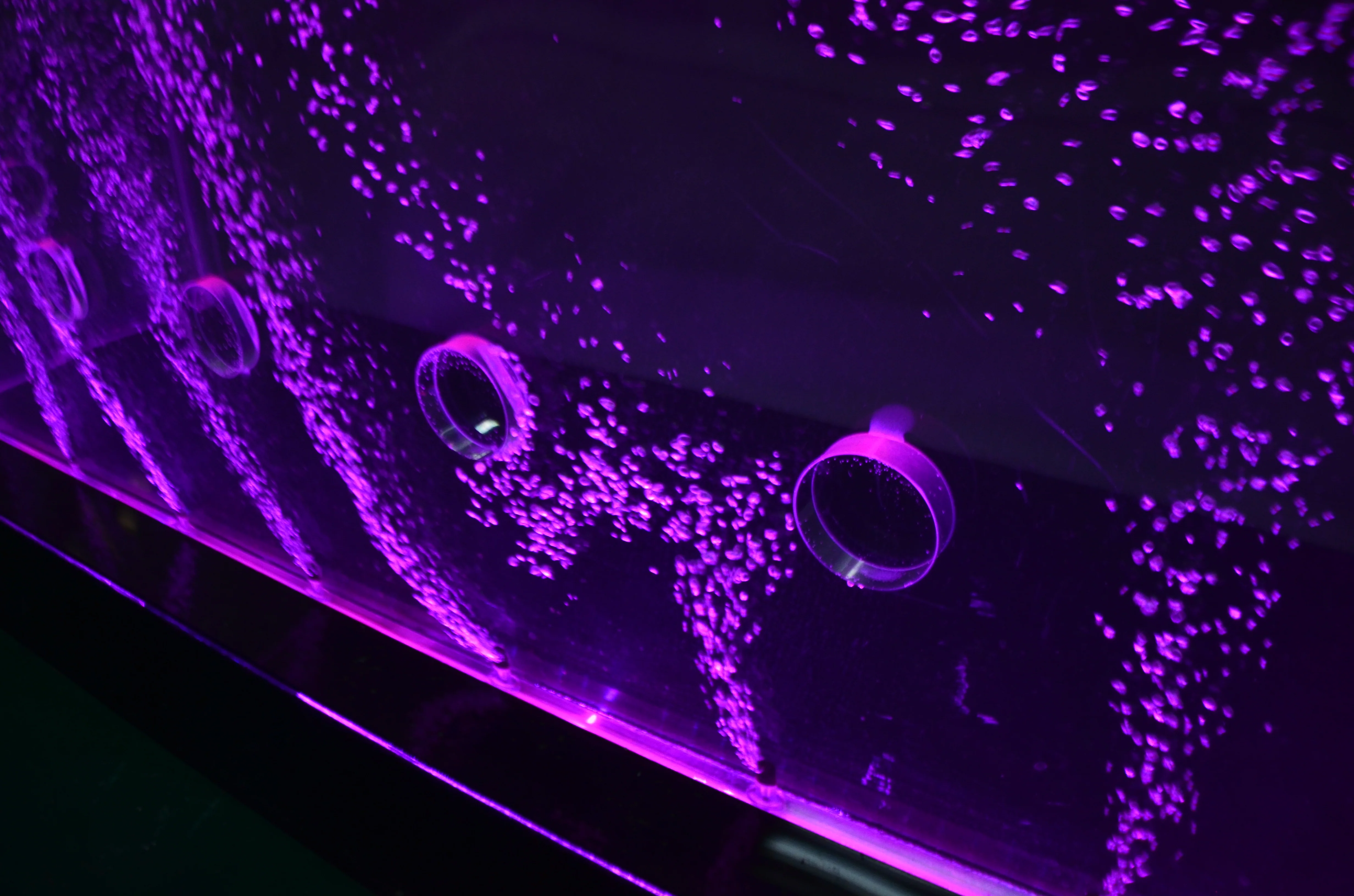 New York Bar Bench Water Feature - Image 5